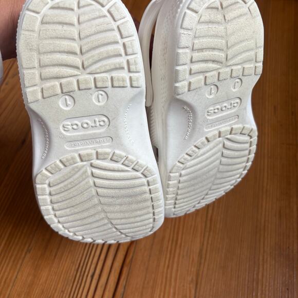 Crocs white classic slip on clog kids shoes SIZE 1 - Picture 5 of 6